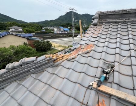 屋根修理と葺き替え、どちらが得？判断基準を解説