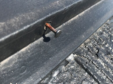 棟板金の釘浮き