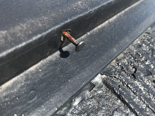 棟板金の釘浮き