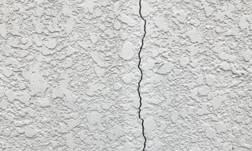 外壁のひび割れは寒さで悪化する?冬前の点検ポイント